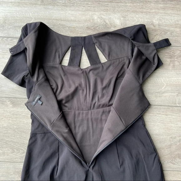 Le Chateau Stretch  Keyhole Neckline Sheath Dress - Picture 10 of 14